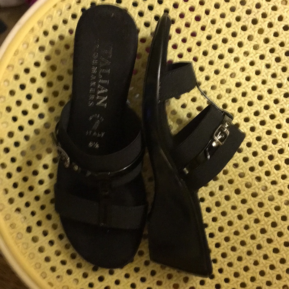 Italian shoemakers size 6 1/2 black slip-on sandal